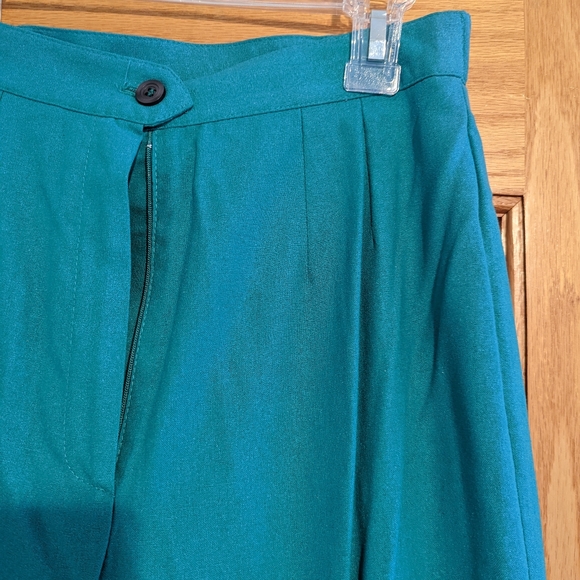 Green cuffed silk capri pants - Picture 2 of 8
